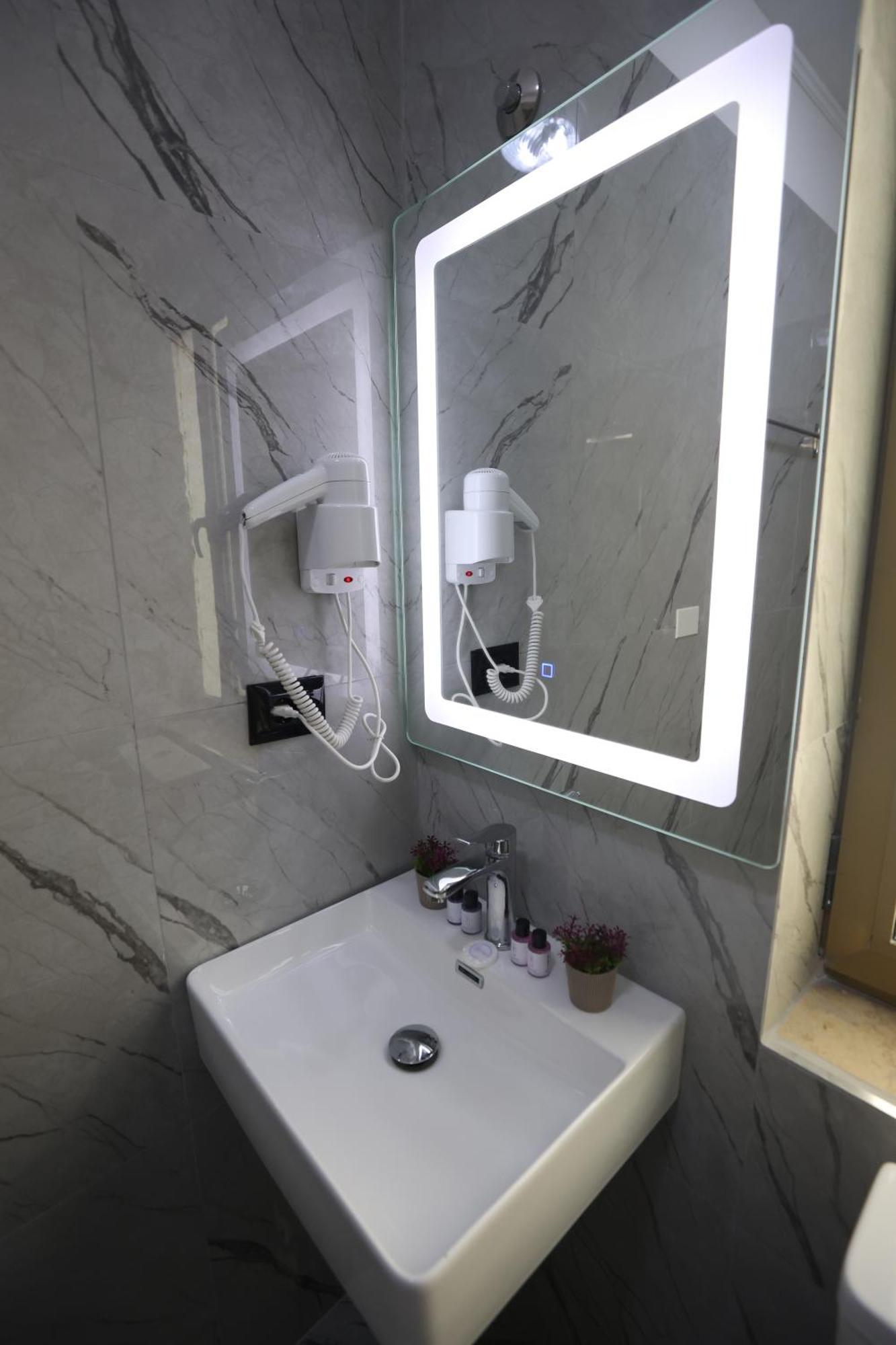 Vila Alizee Hotel تيرانا المظهر الخارجي الصورة